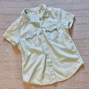 Levi’s Lightweight Button Down